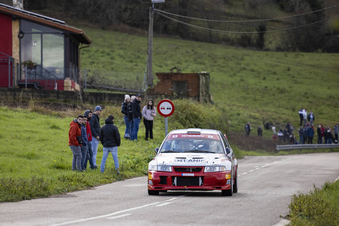 Los Mitsubishi Evo siempre son muy seguidos por los aficionados. En la foto, Pau de las Heras