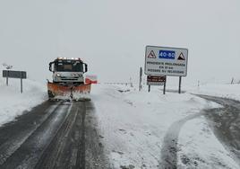 Así de blancas han amanecido este lunes las calles de Reinosa.