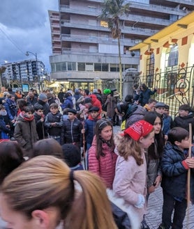 Imagen secundaria 2 - La tradición marcera se dejó sentir por todas la calles pejinas y culminó en el Ayuntamiento 