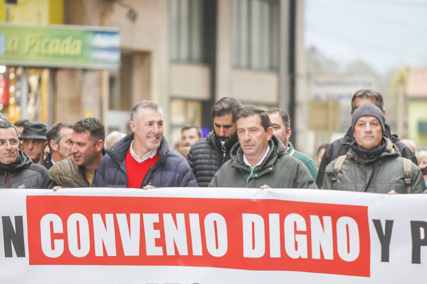 Miembros del comité de empresa, al frente de la movilización.