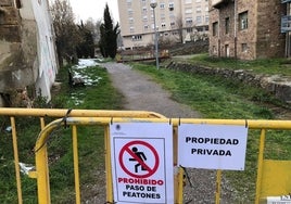 Zona vallada donde se producen los hundimientos en el arroyo Las Fuentes.