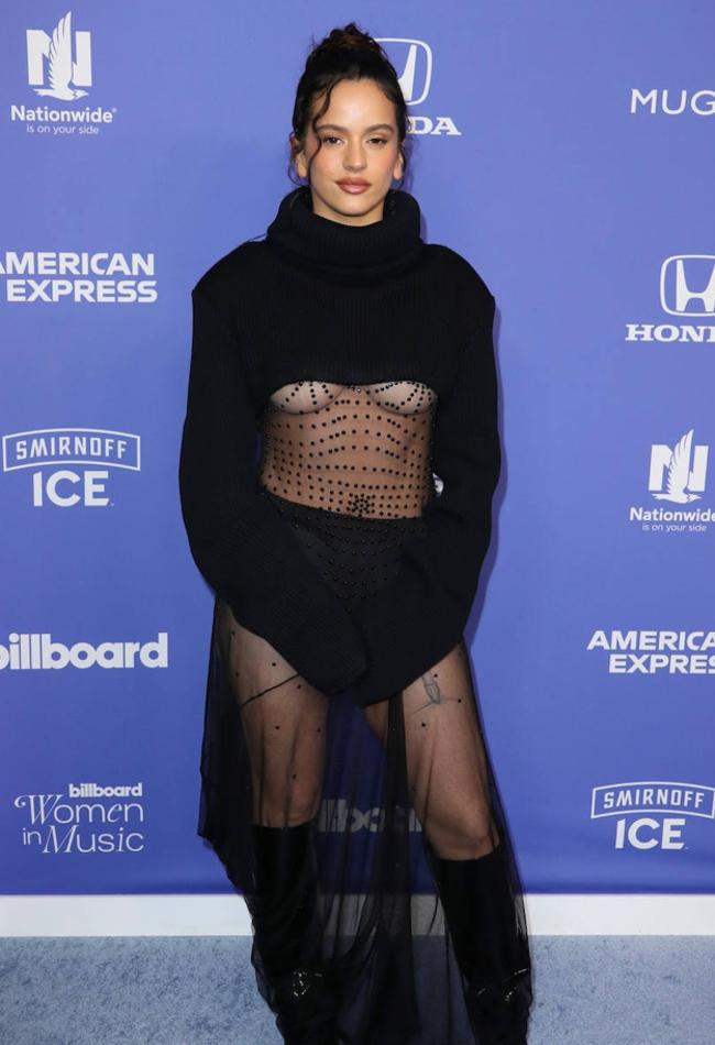 El look de Rosalía para recoger su nuevo premio Billboard en Los Ángeles. GTRES