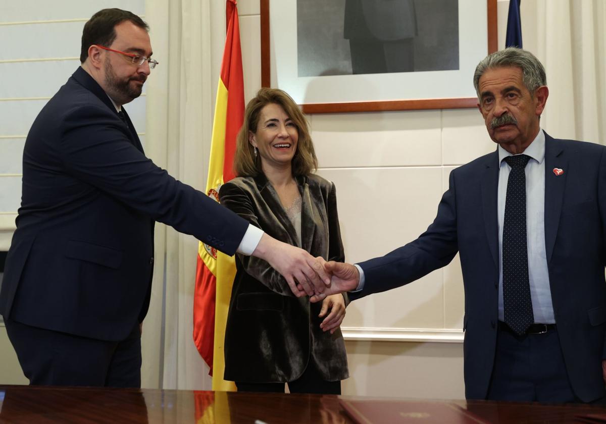 Adrián Barbón, Raquel Sánchez y Miguel Ángel Revilla en la reunión del pasado 20 de febrero en Madrid.