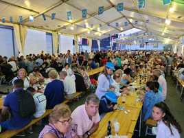 Las multitudinarias sardinadas son una de las señas de identidad de las fiestas del Carmen