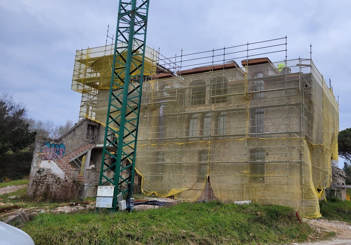 Estado actual de las obras del rehabilitación del futuro Centro de Interpretación del Parque Natural de Oyambre