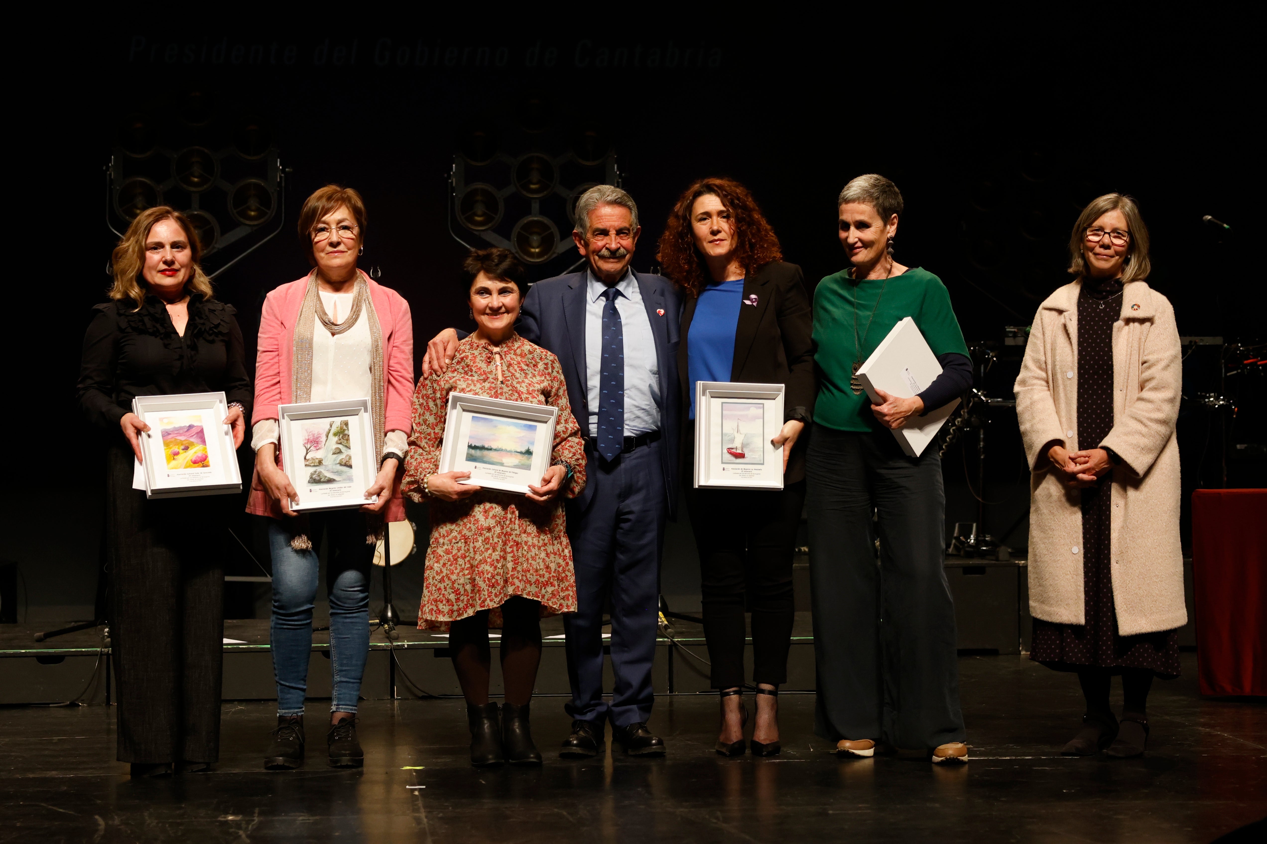 Yolanda Sierra, Manuela Ruiz, Ana Rosa Sainz, Miguel Ángel Revilla, Vanesa Sánchez, Beatriz Berberana y Consuelo Gutiérrez. 