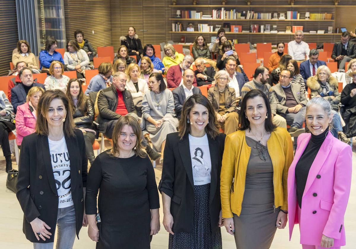 De izquierda a derecha, Mariola Gutiérrez, Elena Blanco, Paula Sumillera, Gema Igual y Leticia Mena, este martes, en el Centro Botín.