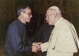 El Padre Luis Alberto Cano con el Papa Juan Pablo II.