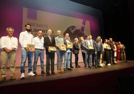 Premiados, representantes de las instituciones y patrocinadores en la última edición.