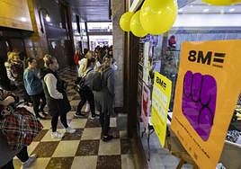 Colas para hacerse (gratis) un tatuaje feminista