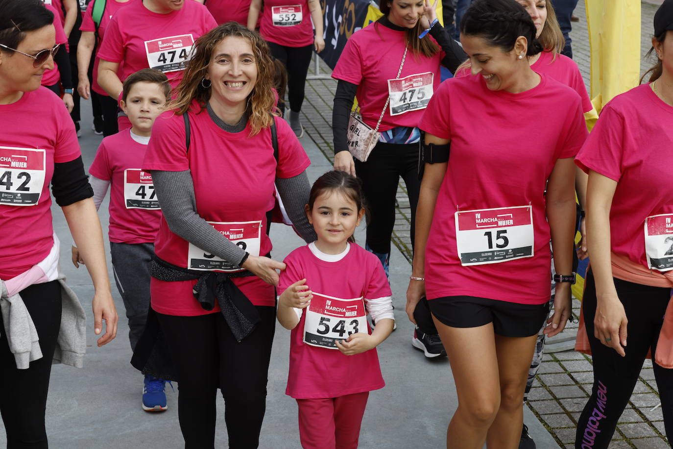 Las más pequeñas, y también pequeños, fueron también protagonistas en la marcha. 