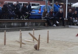 Rebeca Bustara en una de sus jugadas.