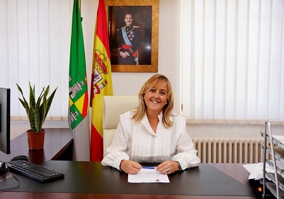 La alcaldesa de Cayón, Pilar del Río, en su despacho.