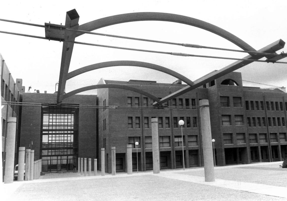 Imagen - Edificio Interfacultativo en noviembre de 1988.