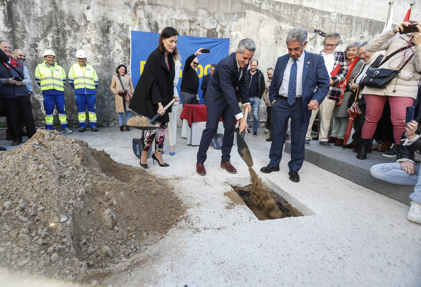 Gema Igual, Pablo Zuloaga y Miguel Ángel Revilla.