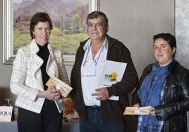 Alejandro Mazorra junto a Rosario Arredondo y Lidia Calderón.