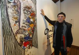 Roberto Orallo, en las Casas del Águila y la Parra, en Santillana del Mar, donde se inicia su año expositivo.