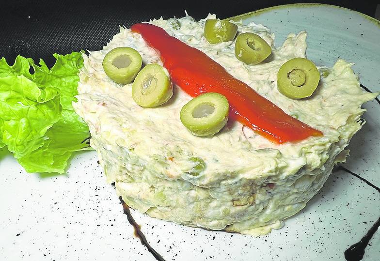 Ensaladilla rusa del menú del día.