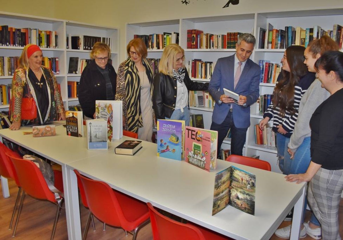 Inauguración de la biblioteca de la Asociación de Mujeres de San Felices.