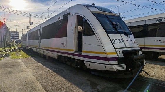 Un tren de la serie 2.700, idéntico al modelo que ha servido para la aplicación del método comparativo.