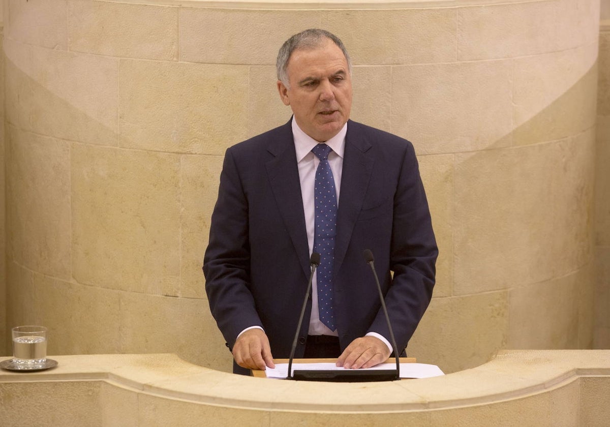 Vidal de la Peña, durante una intervención en el Parlamento.