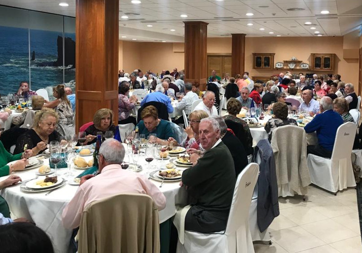 Comida homenaje a los mayores en la pasada edición.