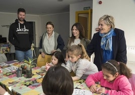 La alcaldesa, Esther Bolado, y las concejalas Jenifer Gómez y Marían Vía, visitaron las instalaciones.