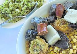 Cocido lebaniego, la berza, los garbanzos y su compango.