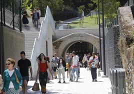 El viejo Túnel de Tetuán conecta el centro de Santander con El Sardinero en poco más de cinco minutos a pie.