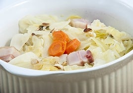 Repollo arreglado, una verdura clásica, muy  habitual en las mesas españolas.