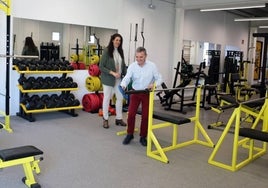 El alcalde, Alberto García Onandía, y la concejala Anabel Rojo visitaron las instalaciones tras la renovación.