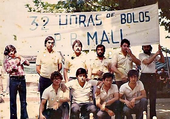 José María Bezanilla, segundo por la derecha en la primera fila.