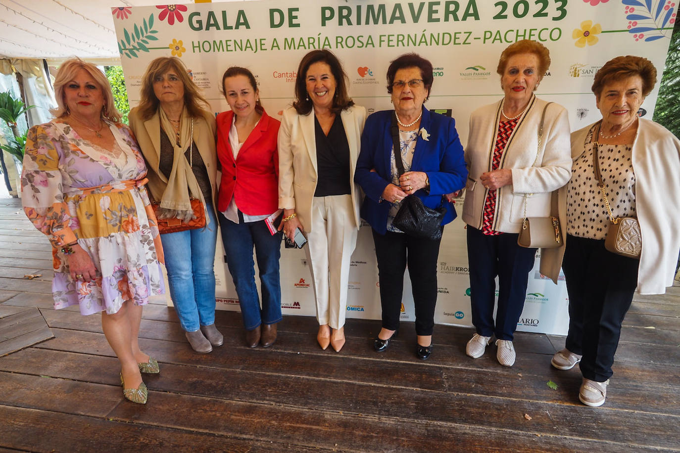 Mari Luz Fernández, María Vargas Zuñiga, Mercedes Fernández, María Rosa Alvear, Isabel Laso, Teresa Sañiz, Teresa Laso.