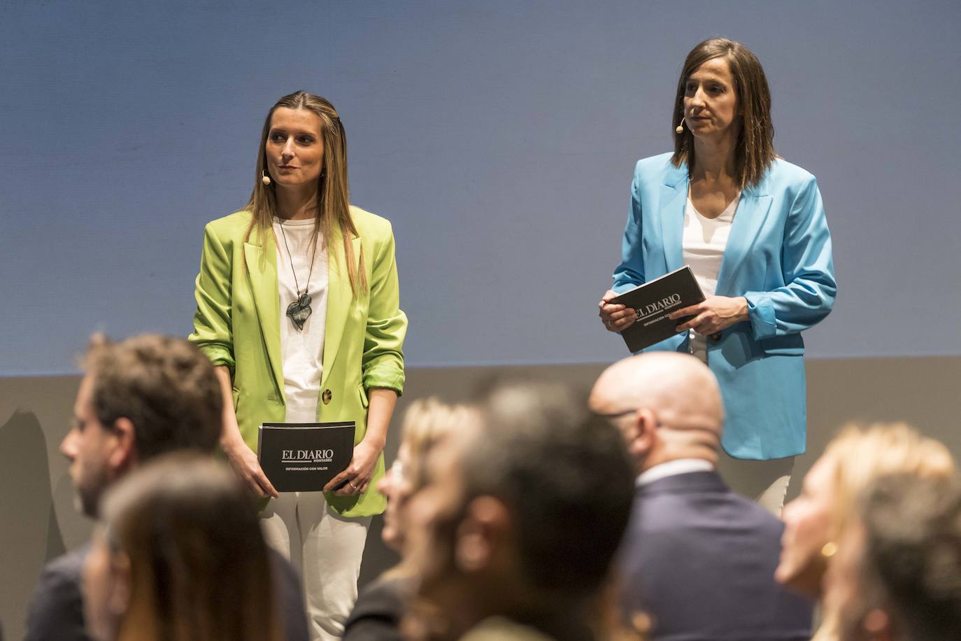 Las periodistas Samira Hidalgo y Sara Ceballos fueron las encargadas de presentar la gala