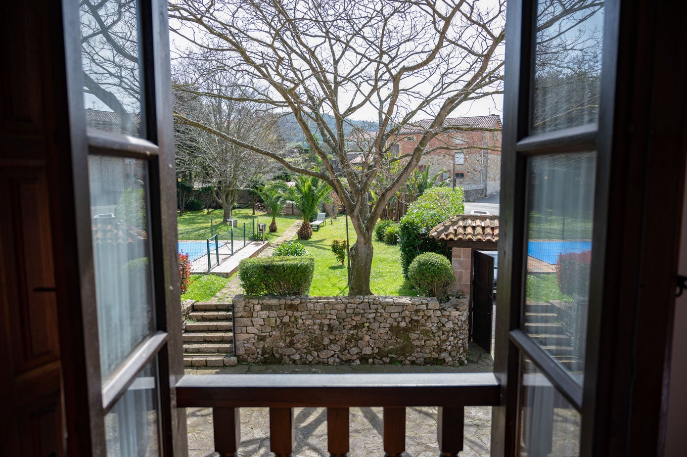 Vista al jardín, desde el balcón de una de las habitaciones. 