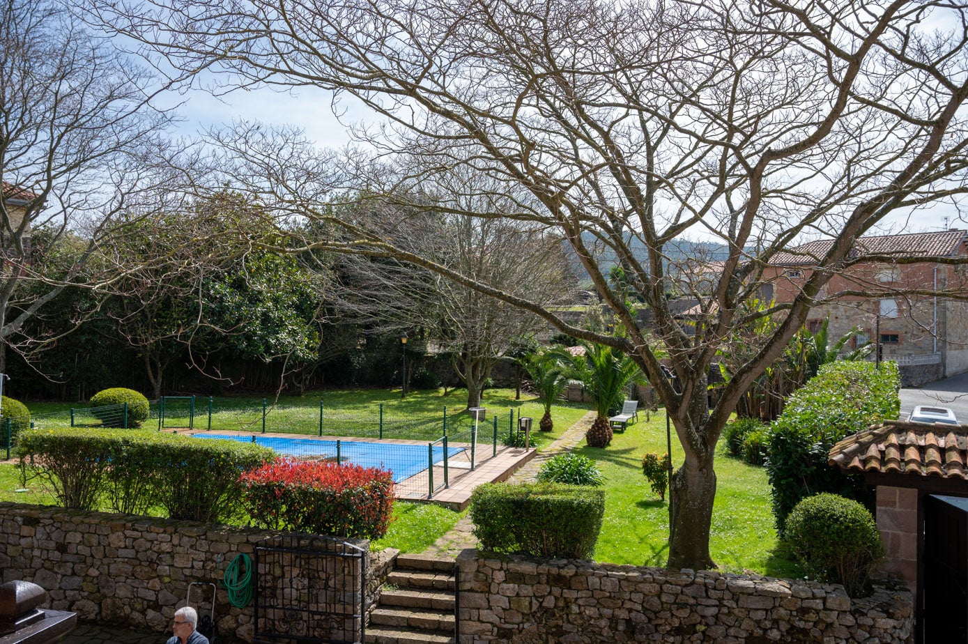 Vista del jardín desde una de las habitaciones.