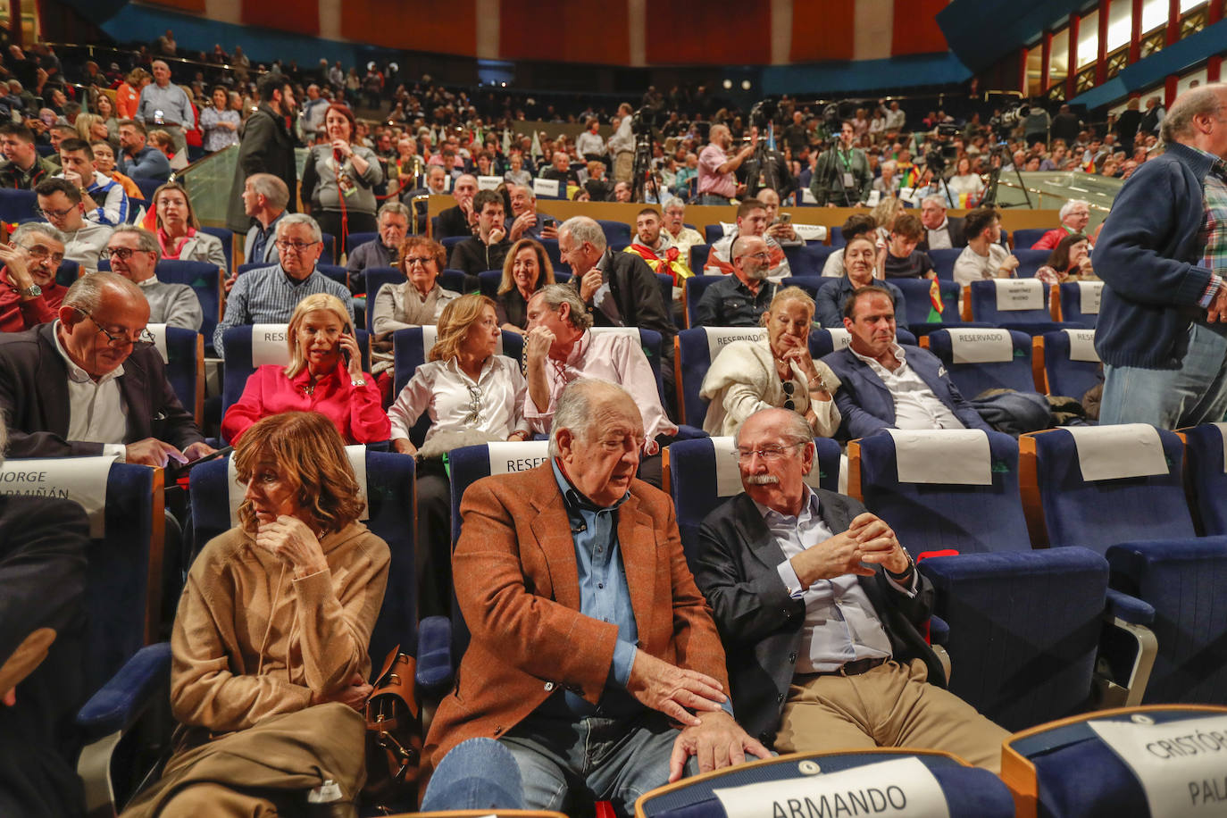 El empresario cántabro Santiago Díaz, propietario del Grupo Ascán, charla con Luis del Rivero, expresidente de Sacyr.