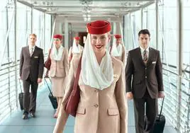 Tripulantes de cabina de Emirates, según las imágenes de la compañía en su página web.
