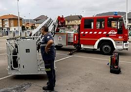 Presentación del nuemo material del parque de bomberos de la capital del Besaya.