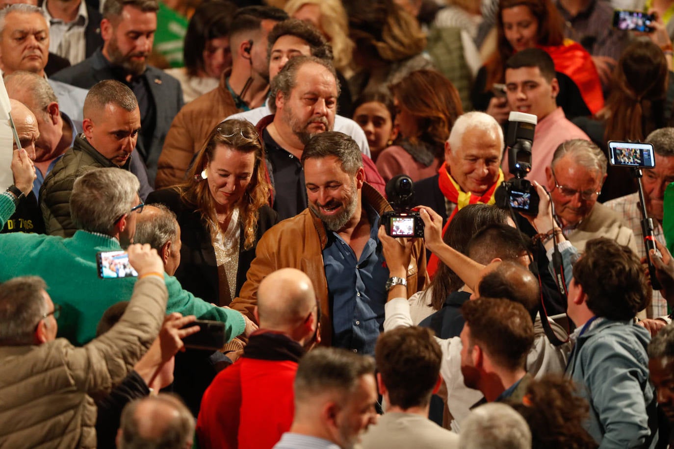 Abascal, a su llegada a la Argenta, saludando a los presentes.