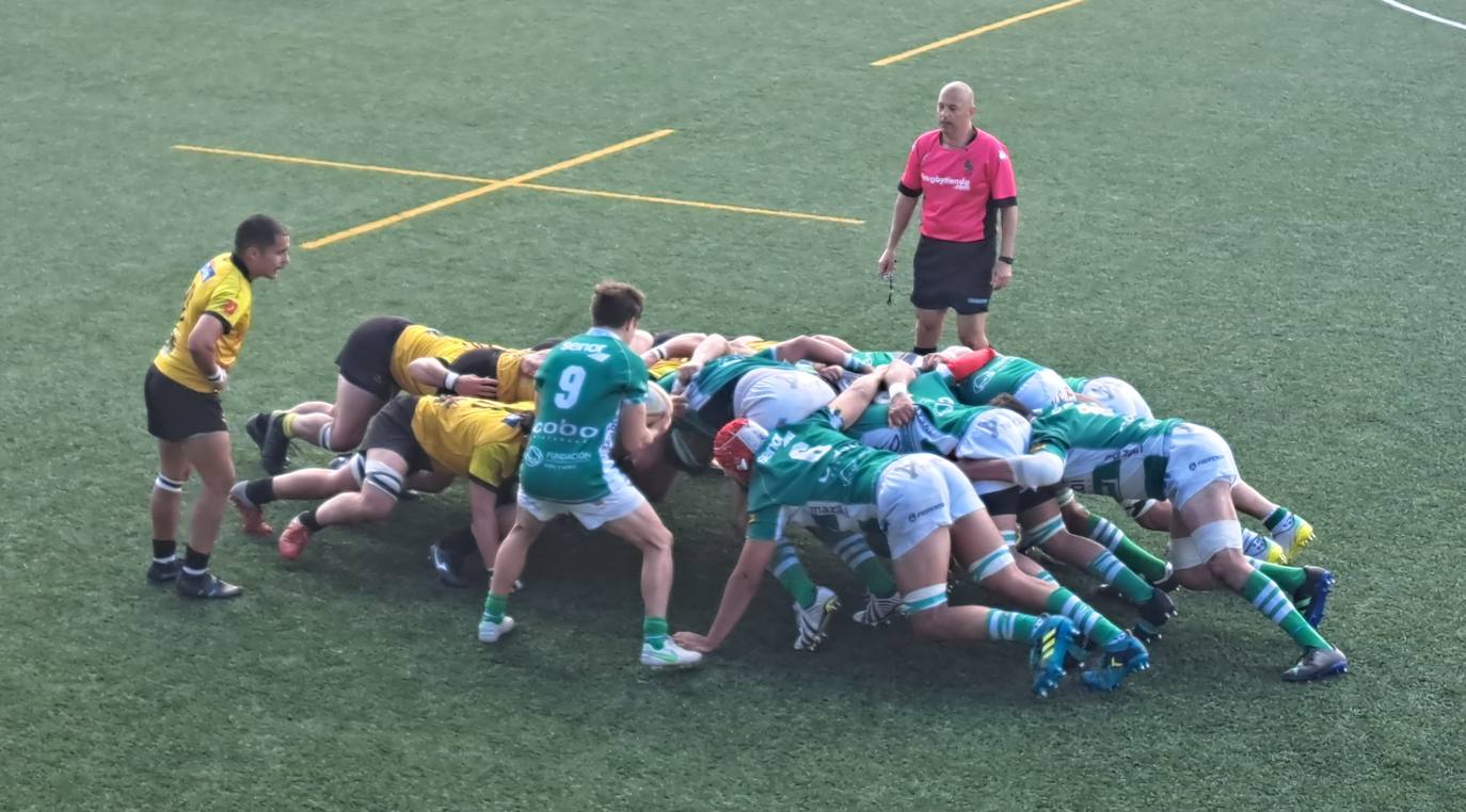 Las melés del Mazabi y el Getxo chocan en el encuentro en San Román.