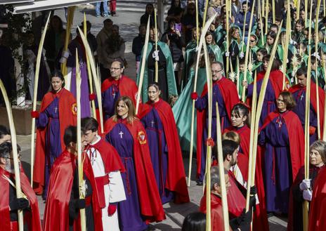 Imagen secundaria 1 - Diez cofradías han participado en las procesiones de esta mañana por el Domingo de Ramos.