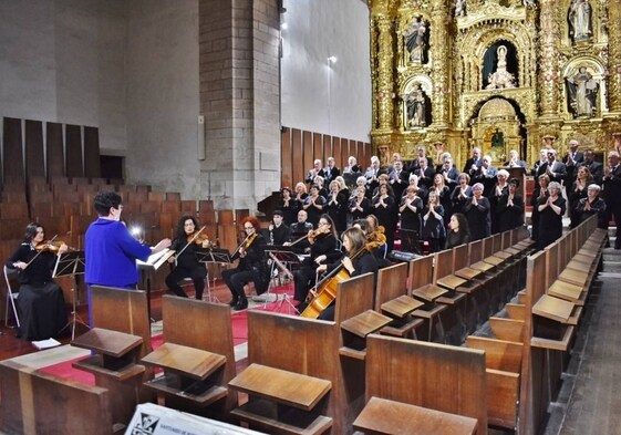 La Coral de Los Corrales en el Santuario de Las Caldas.