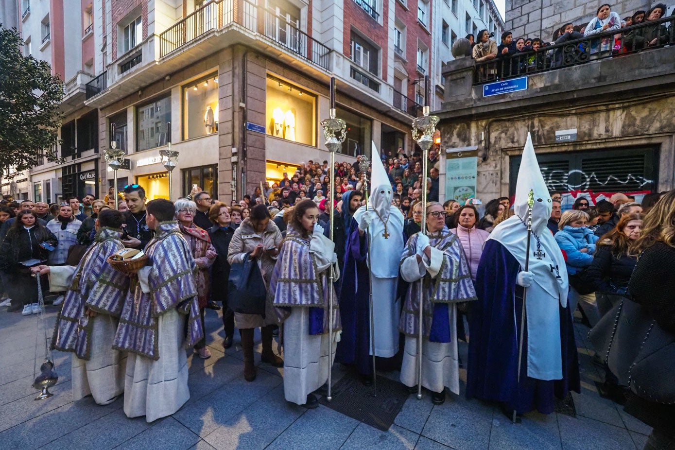 Nazarenos de la cofradía de La Pasión.