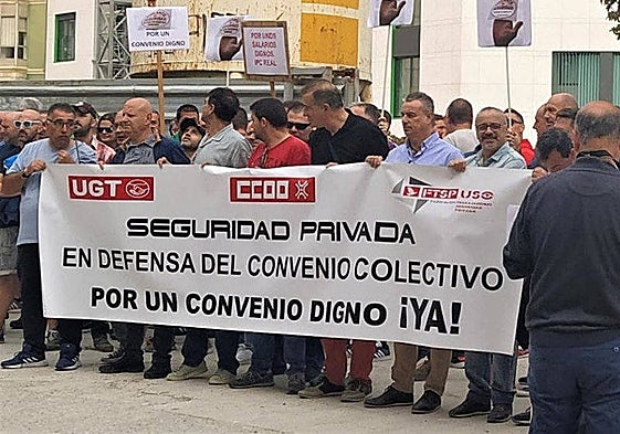 Protesta de personal de seguridad privada ante la falta de convenio.