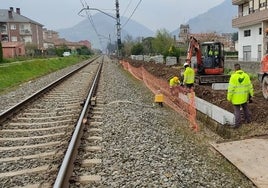 ADIF intervendrá en la red ferroviaria a su paso por Los Corrales.