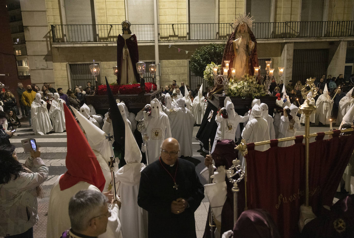 Jesús Nazareno y Nuestra Señora de la Merced a su llegada a la parroquia de La Consolación, en la calle Alta