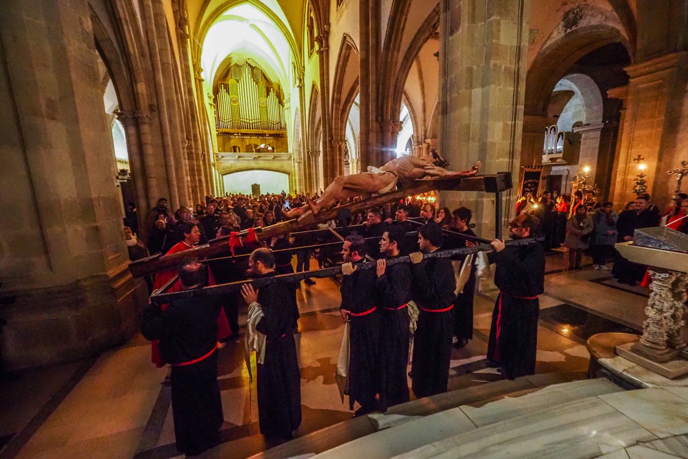 Jesús de la Misericordia en su Primera Palabra llega a la Catedral de Santander. La imagen es obra de Gema Soldevilla Fernández. 