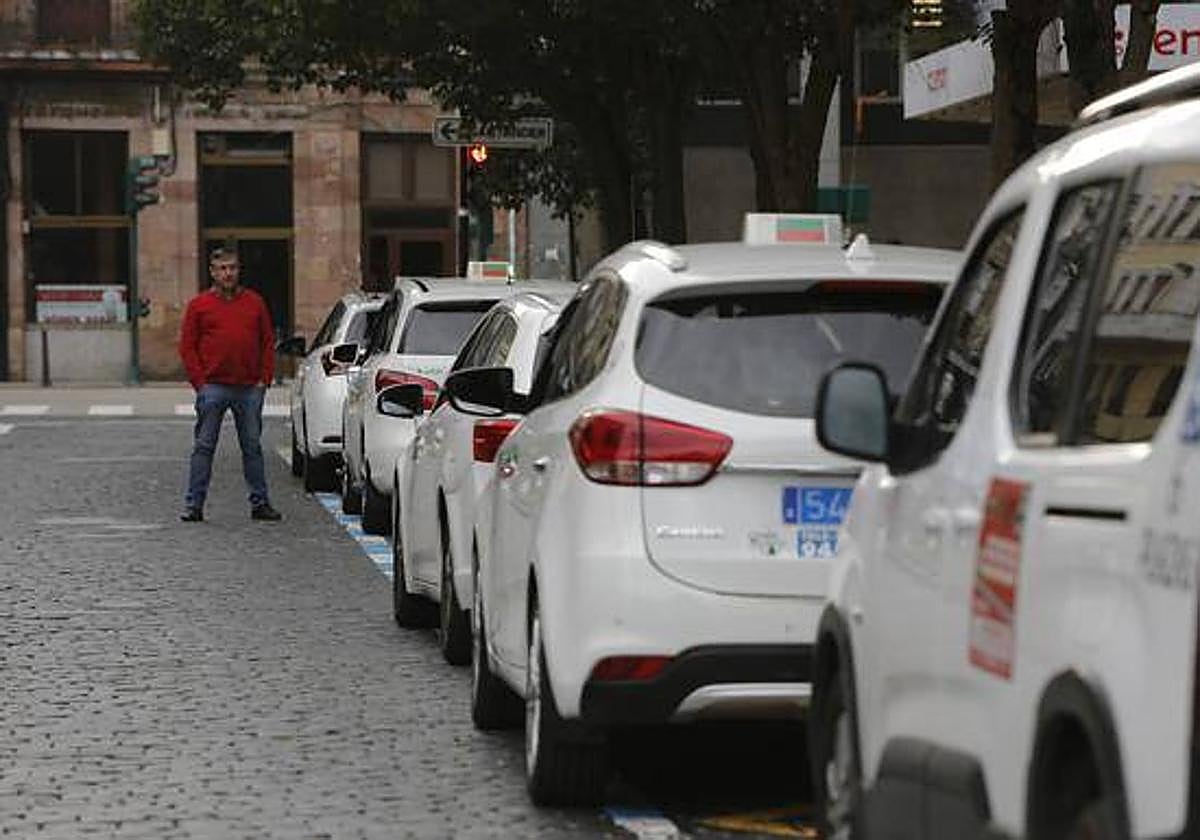 El Pleno aprueba subir la tarifa de los taxis un 5% para este año