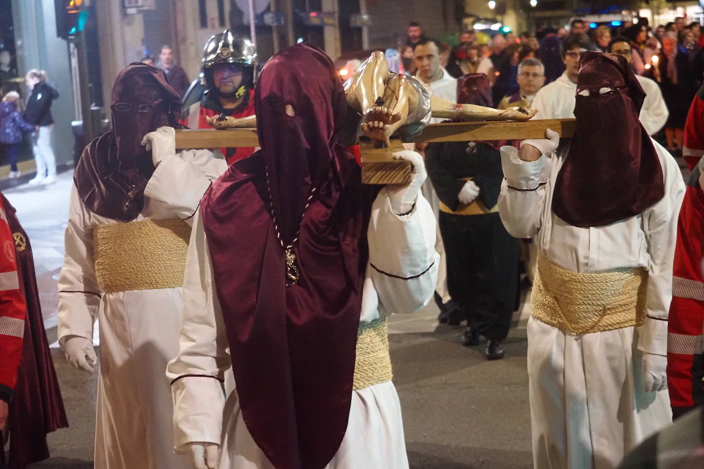 Esta procesión nocturna está considerada como una de las más solemnes de la Semana Santa en Cantabria.